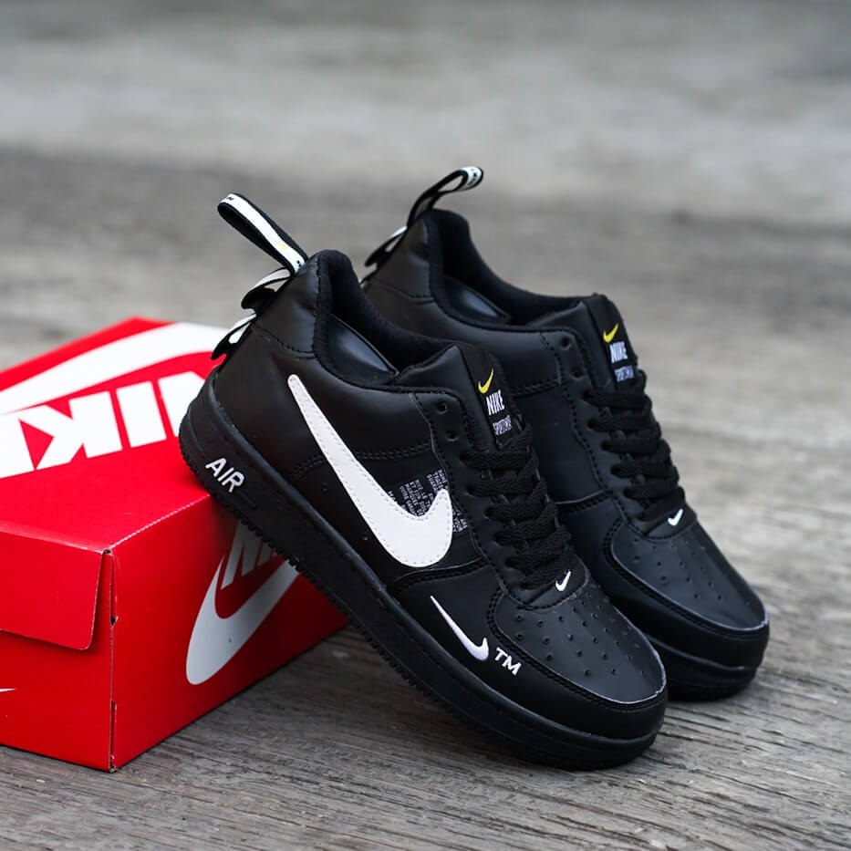 Sepatu Sneakers Wanita & Pria Nike Air Force 1 One Utility Black Fashion Casual